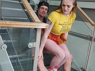 Onverwachte openbare neukbeurt met gehoorzame tiener - Lusterig